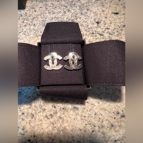 SOLD SOLD SOLD Authentic Chanel 21S CC Ruthenium/Black/Crystal Earrings - Picture 4 of 8